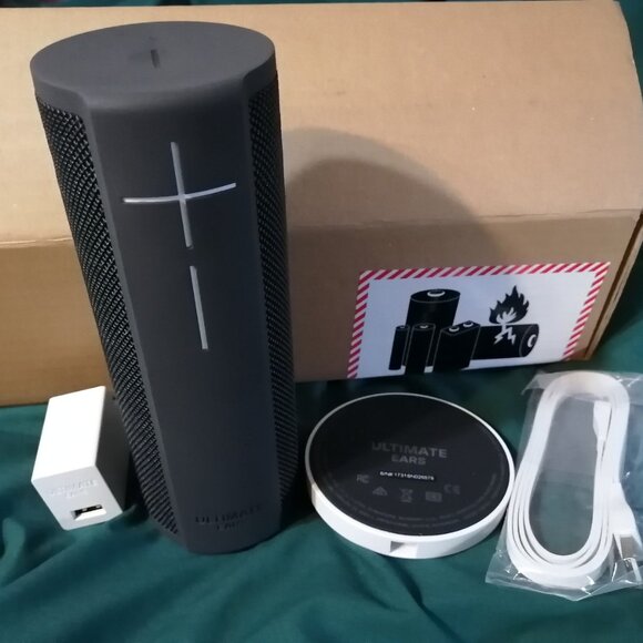 UE BLAST Portable Wi-Fi Bluetooth Speaker with charging dock - Graphite - Picture 1 of 3